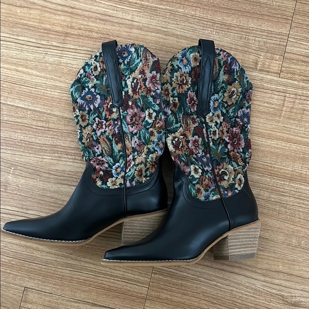 NWOT Cowgirl boots